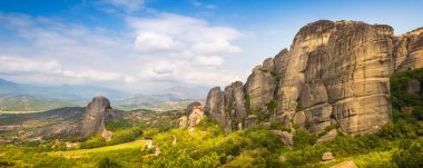 Dağ manzarası Meteora kayalar ve Manastırı