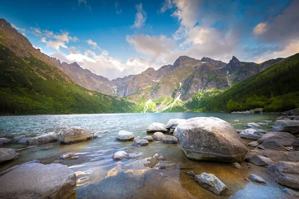 Olho do lago do mar em montanhas de Tatra — Fotografia de Stock