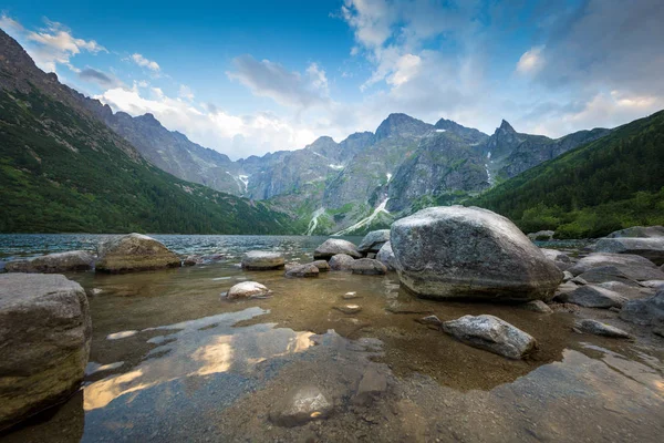 Olho do lago do mar em montanhas de Tatra — Fotografia de Stock