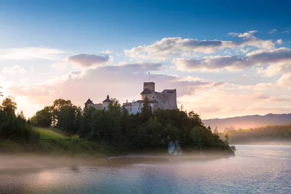 Niedzica Gölü Czorsztyn tarafından Ortaçağ Kalesi — Stok fotoğraf