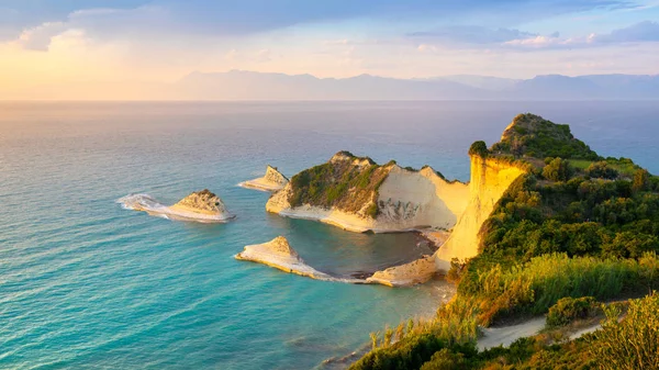 Bela vista do Cabo Drastis na ilha de Corfu — Fotografia de Stock