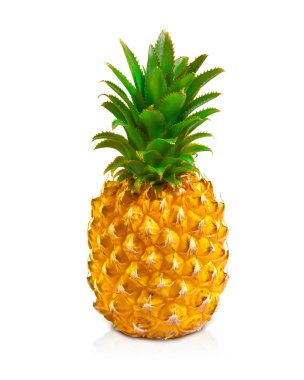 Beyaz arka planda izole edilmiş ananas tropikal meyve