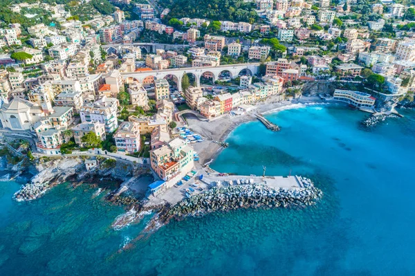 Blick auf Bogliasco. Bogliasco ist ein altes Fischerdorf in Italien, Genua, Ligurien — Stockfoto