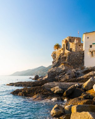Ejderha Kalesi, Ejderha Kalesi. Camogli, Liguria, İtalya