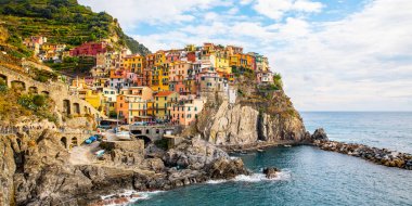 Manarola Köyü, Cinque Terre Sahili İtalya. Manarola'La Spezia, Liguria, İtalya ve bir beş Cinque terre seyahat konumlar, günbatımı renkleri Kuzey eyaletinde güzel bir küçük kasaba
