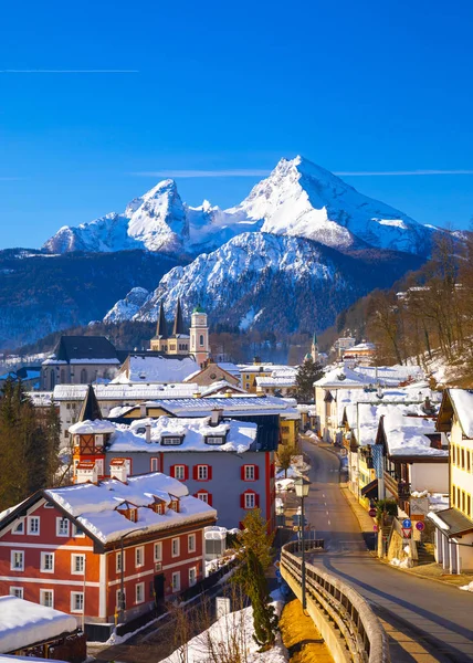 Arka planda ünlü Watzmann Dağı ile Berchtesgaden tarihi kenti, National Park Berchtesgadener, Upper Bavaria, Almanya