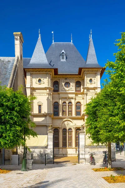 Παραδοσιακή αρχιτεκτονική των παλιών δρόμων της Ορλεάνης. Ορλεάνη, Γαλλία — Φωτογραφία Αρχείου