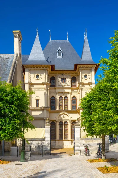 Arquitetura tradicional de Orleans ruas antigas. Orleans, França — Fotografia de Stock