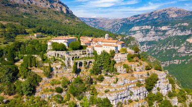 Fransa, Provence 'deki Gourdon köyünün manzarası.