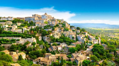 Gordes manzarası, Fransa 'nın Provence şehrinde küçük bir ortaçağ kasabası.