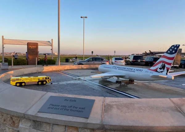 Grapevine, TX / USA - 6 Eylül 2020: DFW Kurucular Meydanı 'nın Şafak Vakti