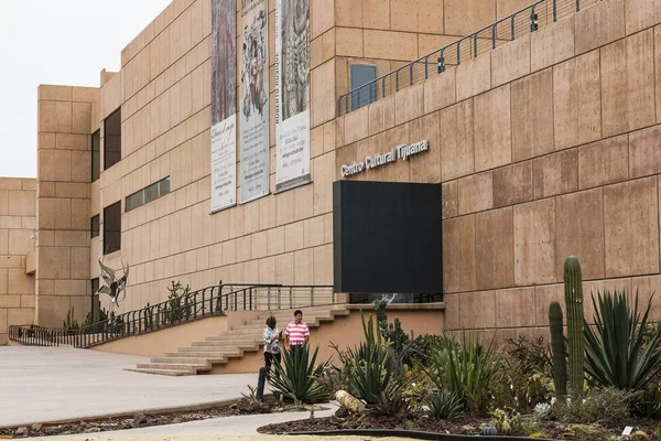 Tijuana Baja California Mexikó 2018 Június Emberek Állnak Bejáratnál Hogy — Stock Fotó