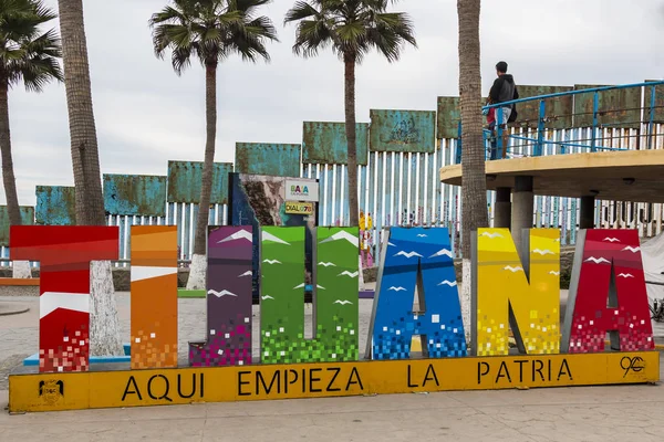 Tijuana Baja California Meksyk Października 2018 Olbrzymie Kolorowe Znak Hotelu — Zdjęcie stockowe