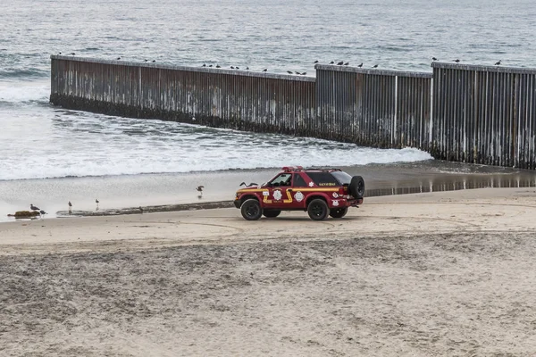 Tijuana Baja California Mexiko Října 2018 Plavčík Vozidla Čeká Pláži — Stock fotografie