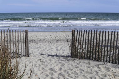 Myrtle Beach, Güney Carolina okyanusa giden sahilde Çit.
