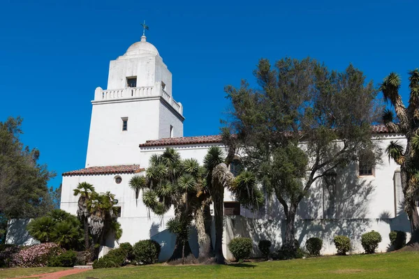 San Diego, Kaliforniya - 1 Nisan 2017: Junipero Serra Müzesi, Presidio Park' ta bulunan, 1769 yılında ilk Avrupa yerleşimleri sırasında kurulan tarihi bir park.