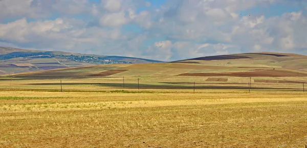 Foto panorámica de las estepas de Gobustan hecha en verano — Foto de Stock