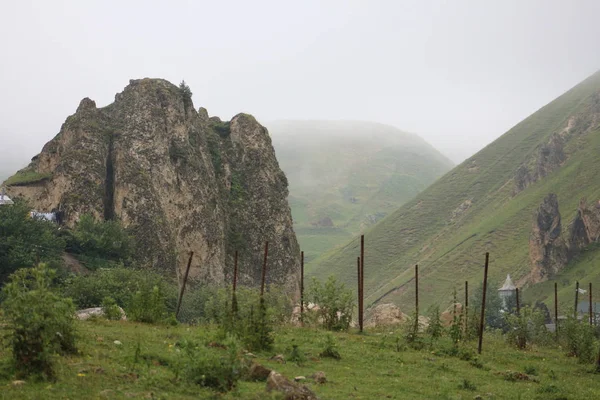 El paisaje de la montaña se dispara en el pueblo de las tierras altas de Laza — Foto de Stock