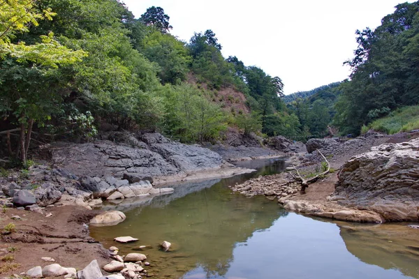 La rivière de montagne Vilash et ses belles plages — Photo