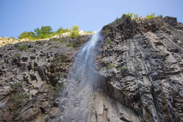 Гірський водоспад на півночі Азербайджану, — стокове фото