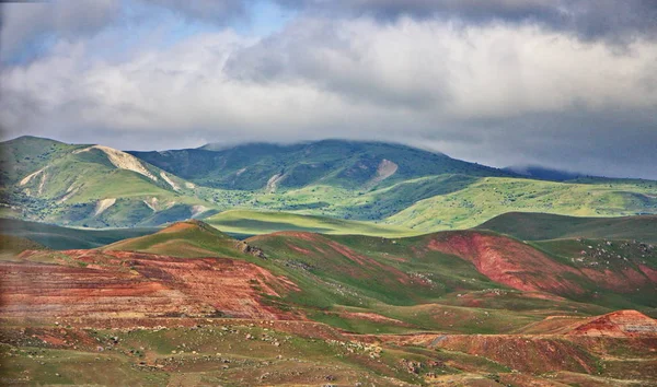 Paesaggio montano dalla regione settentrionale dell'Azerbaigian, Siazan . — Foto Stock