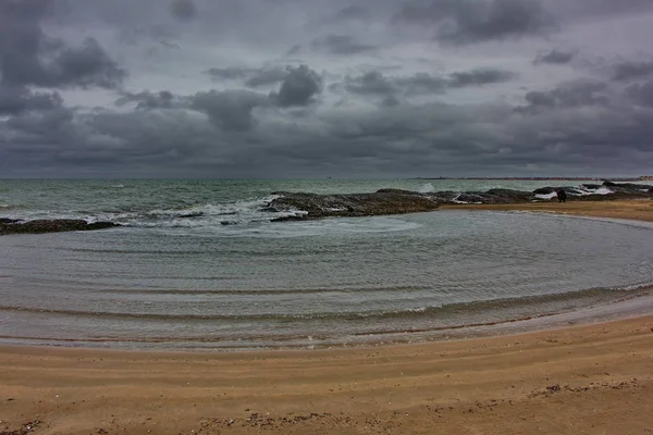 Kaspiska havet, Kaspiska kusten i byn av Zagulba — Stockfoto