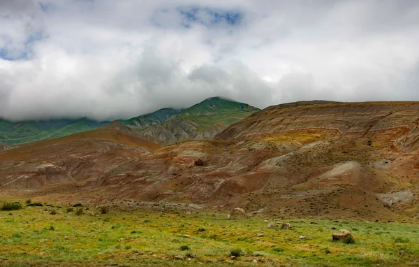 Montagnes Hyzyn multicolores en été — Photo