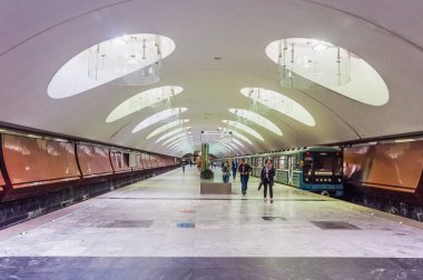 Moskova, Rusya - 8 Mayıs 2018: Tren istasyonunda 