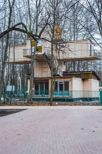 Edifício Abandonado Velho Clube Xadrez Correntes Parque Sokolniki Luchevoy Prosek — Fotografia de Stock