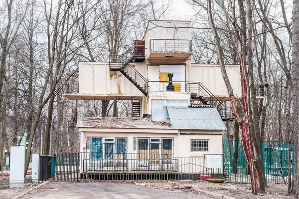 Edifício Abandonado Velho Clube Xadrez Correntes Parque Sokolniki Luchevoy Prosek — Fotografia de Stock