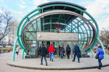 Moskova, Rusya - 7 Nisan 2015: Doğu arazi lobi metro istasyonu 