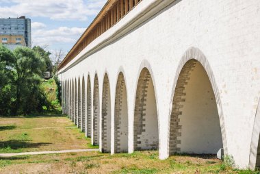 Moskova. Rusya. Rostokino su kemeri (Millionny Köprüsü). 1780-1804 yılında inşa Yauza Nehri, Rostokino bölgesinde, üzerinde bir taş su kemeri