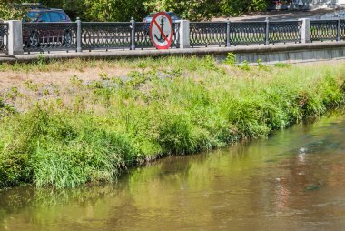 Rusya, Moskova. Yauza nehir Rostokino bölgesinde. Pitoresk bir nehir, dolgu