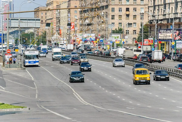 Moscow Rússia Agosto 2010 Carros Transportes Públicos Perspectiva Mira — Fotografia de Stock
