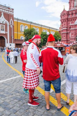 Moskova, Rusya - 26 Haziran 2018: 2018 Dünya Kupası. Danimarka Kızıl Meydan taraftarlara