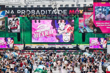 Moskova, Rusya - 29 Haziran 2018: 2018 Dünya Kupası. Mexican fanlar Gostiny Dvor için ulusal bir ev. Ölülerin günü kutlamaları