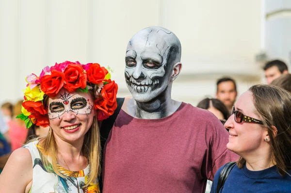 MOSCOW, RUSSIA - June 29, 2018: The 2018 FIFA World Cup. A National Mexican Celebration of the Day of the Dead. Bald man disguised as a skeleton and a girl dressed as the goddess of death — Stock Image Moscow Russia June 2018 2018 Fifa World Cup National Mexican Royalty Free Stock Photos