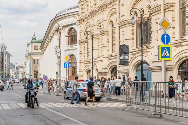 Moscú Rusia Junio 2018 Calle Ilyinka Las Filas Comercio Medio — Foto de Stock