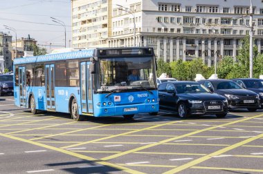 Moskova, Rusya - 27 Ağustos 2018: Otobüs Liaz-5292 Tverskoy Üstgeçit Moskova Tren Alekseevskaya Şubesi aracılığıyla tarih