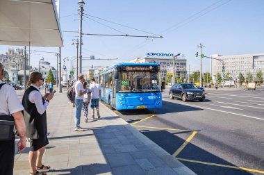 Moskova, Rusya - 27 Ağustos 2018: Otobüs Liaz-6213.65 rota 904 otobüs durağında 