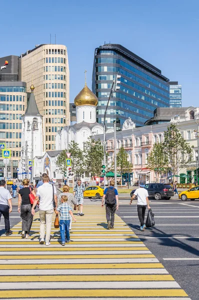 莫斯科 俄罗斯 2018年8月27日 行人斑马线越过第一贝罗鲁斯卡亚 Yamskaya — 图库照片