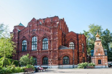 Moskova, Rusya - 27 Ağustos 2018: Harap etkin olmayan Katedrali All merhametli kurtarıcı eski manastır ve Aculina Alfaria Türbesi chapel üzüntü herkese