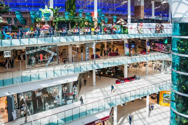 Moskova, Rusya - 18 Mayıs 2017: İç alışveriş merkezi 