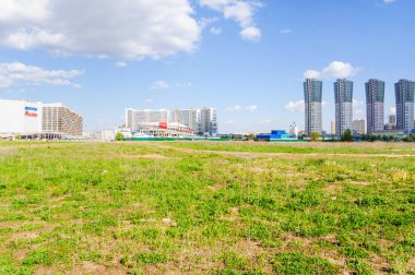 Moskova, Rusya - 18 Mayıs 2017: Khodynskoye alanını yeniden yapılanma önce. Alışveriş eğlence merkezi 