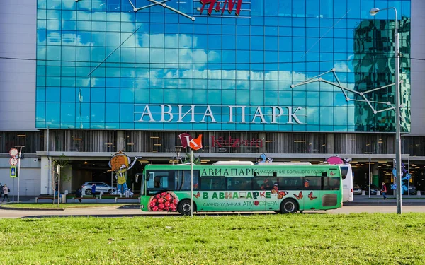 Moscow Russia May 2017 Free Shuttle Bus Shopping Entertainment Complex — Stock Photo, Image