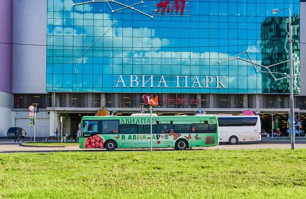 Moscow Russia May 2017 Free Shuttle Bus Shopping Entertainment Complex — Stock Photo, Image