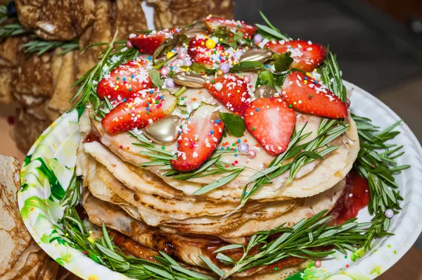 Variety Original Pancakes Fresh Strawberries Rosemary Contest Celebration Russian Shrovetide — Stock Photo, Image
