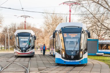 Moskova - 17 Nisan 2019: Ostankino tramvay terminal istasyonunda 71-931 m 