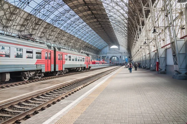 Moscú Rusia Agosto 2015 Suburban Electric Trai Landing Kiyevsky Railway — Foto de Stock