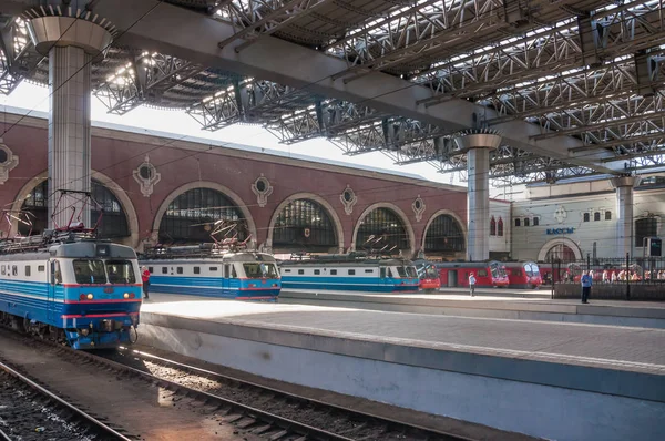 2015年 平成27年 8月3日 モスクワ カザンスキー鉄道駅旅客ホーム ストック画像
